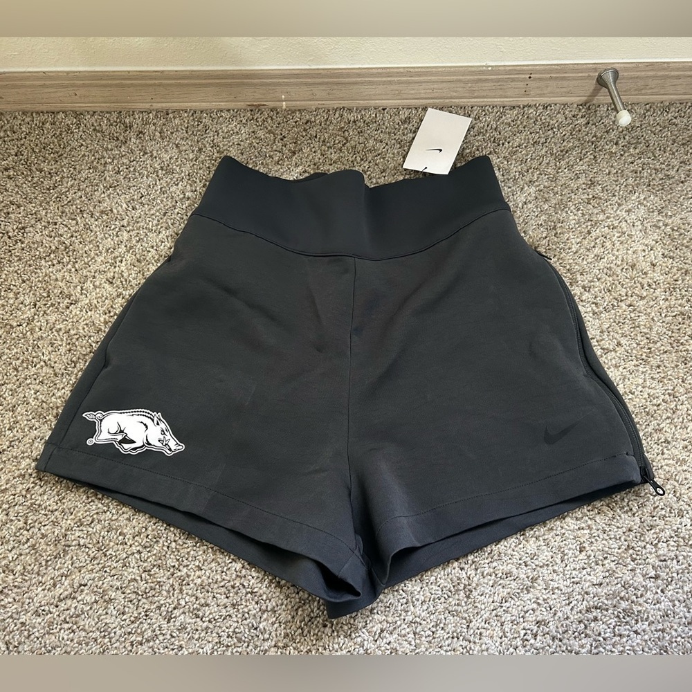 NWT Nike Women’s Team Arkansas Razorback Tech Pack Woven Shorts Gray Zip Up Sz M